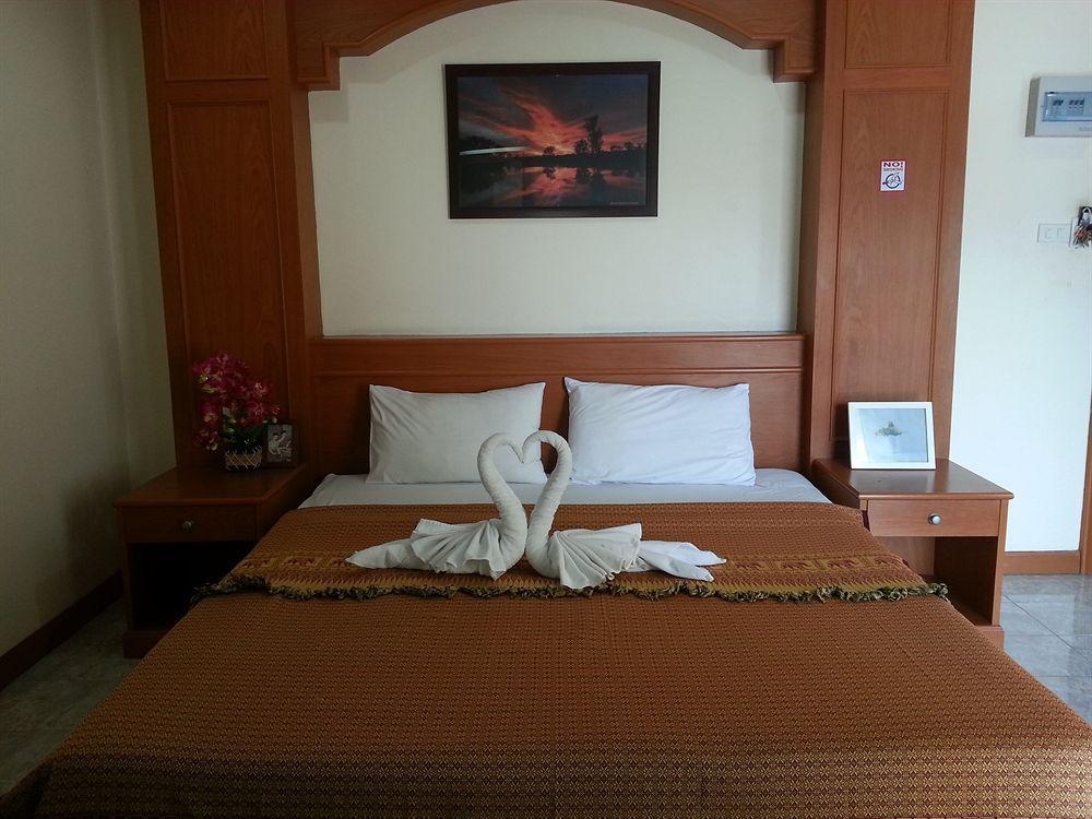 Oyo 739 Presley Guesthouse Phuket Patong Esterno foto
