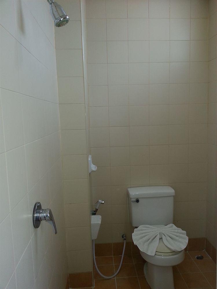 Oyo 739 Presley Guesthouse Phuket Patong Esterno foto