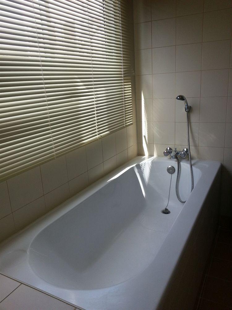Oyo 739 Presley Guesthouse Phuket Patong Esterno foto