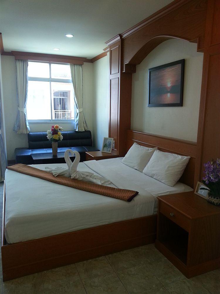 Oyo 739 Presley Guesthouse Phuket Patong Esterno foto