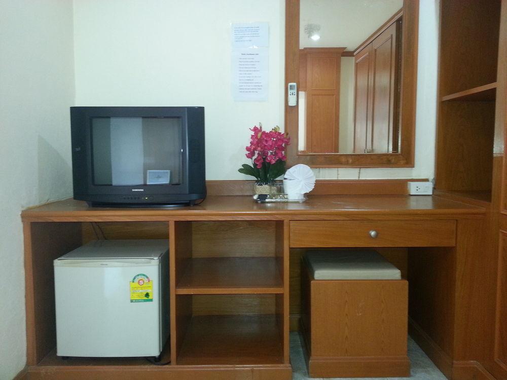 Oyo 739 Presley Guesthouse Phuket Patong Esterno foto