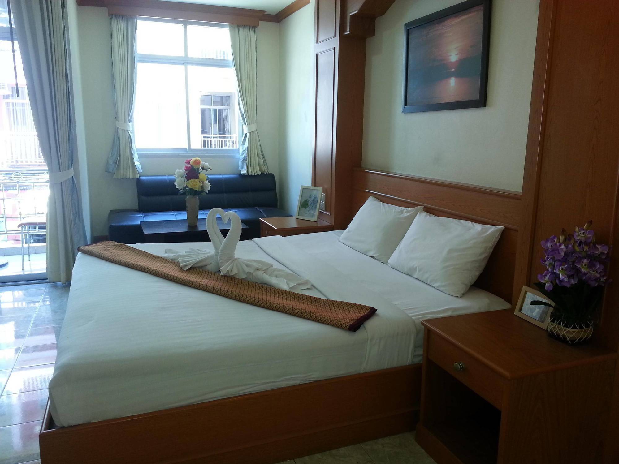 Oyo 739 Presley Guesthouse Phuket Patong Esterno foto