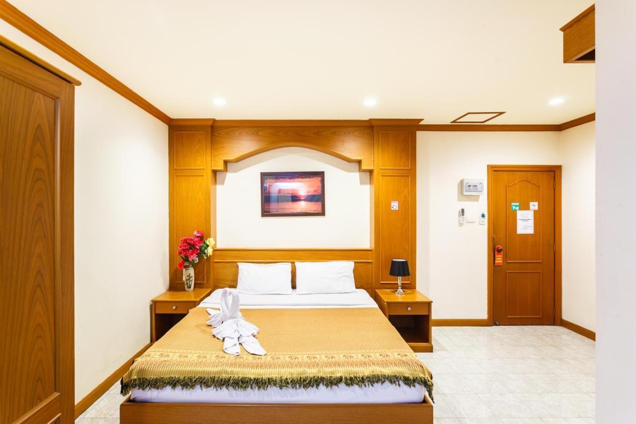 Oyo 739 Presley Guesthouse Phuket Patong Esterno foto