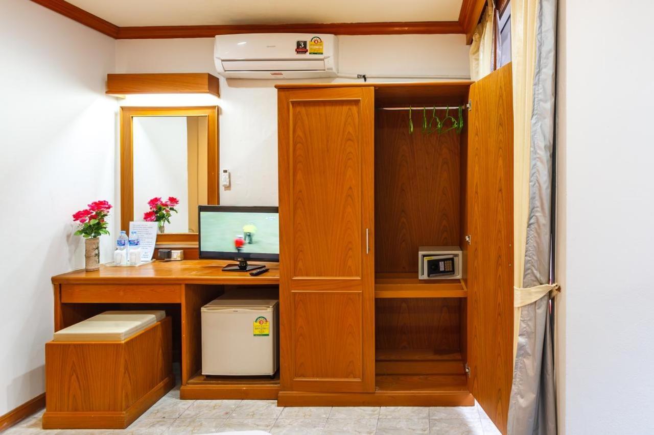 Oyo 739 Presley Guesthouse Phuket Patong Esterno foto